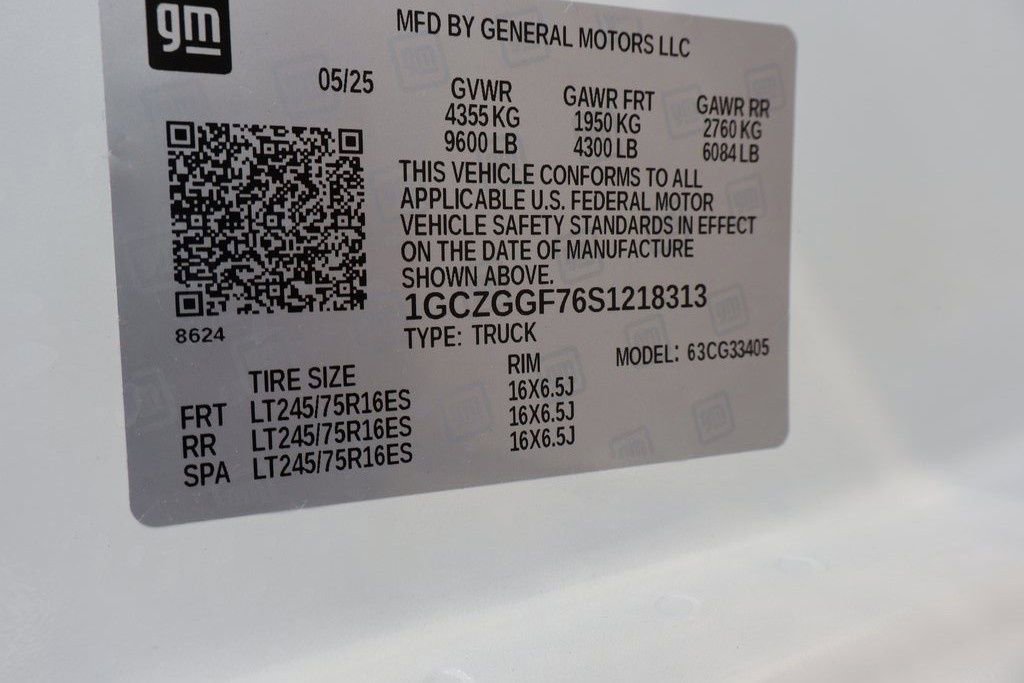 New 2025 Chevrolet Express 3500 w/ Chrome Appearance Package image 28