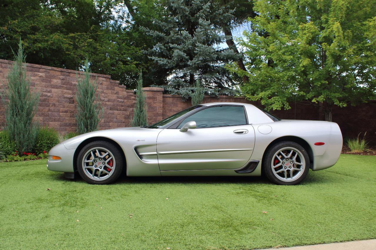 Used 2004 Chevrolet Corvette Z06 w/ Memory Package RWD image 6