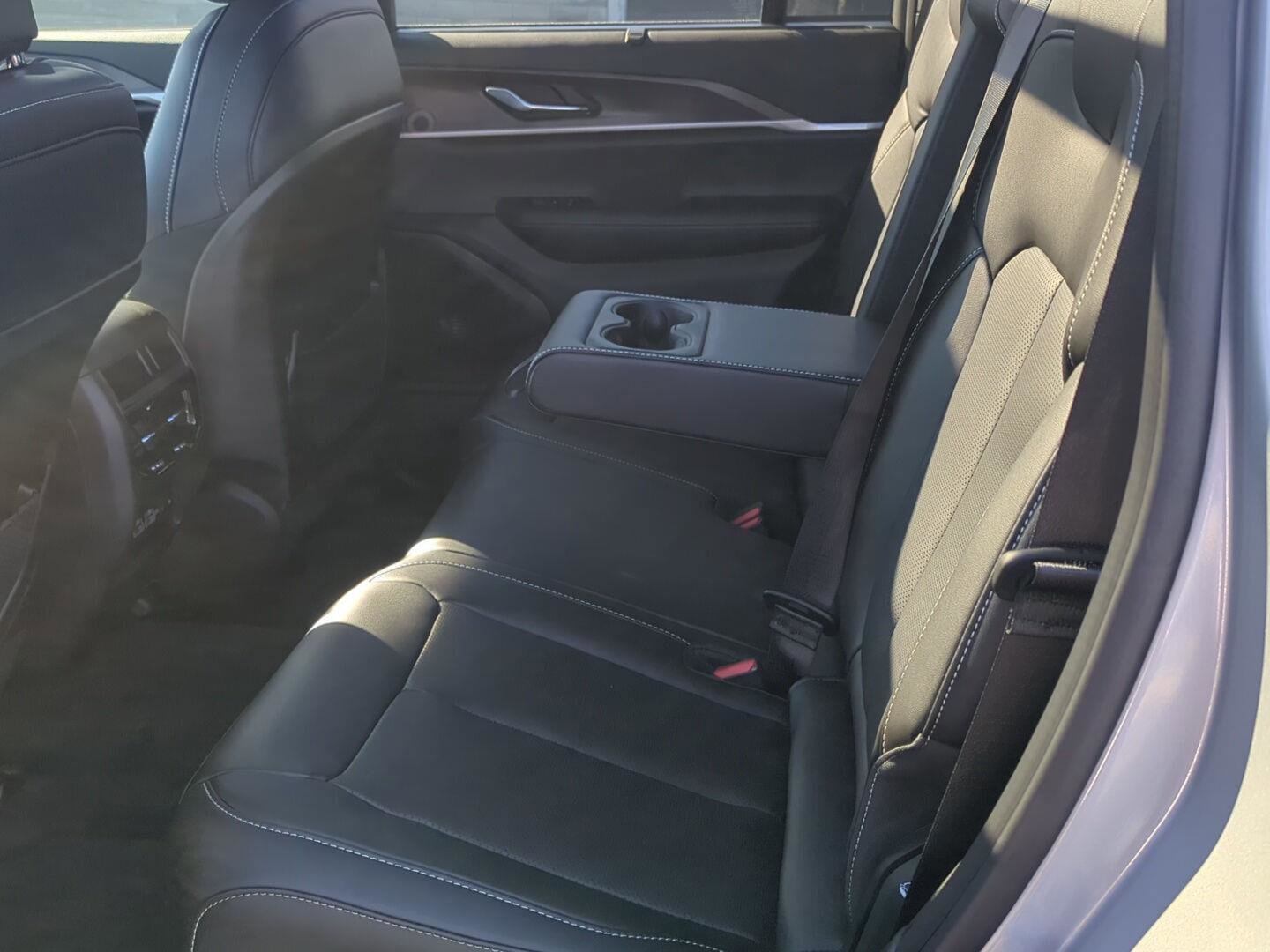 New 2025 Jeep Grand Cherokee Limited w/ Luxury Tech Group II image 9