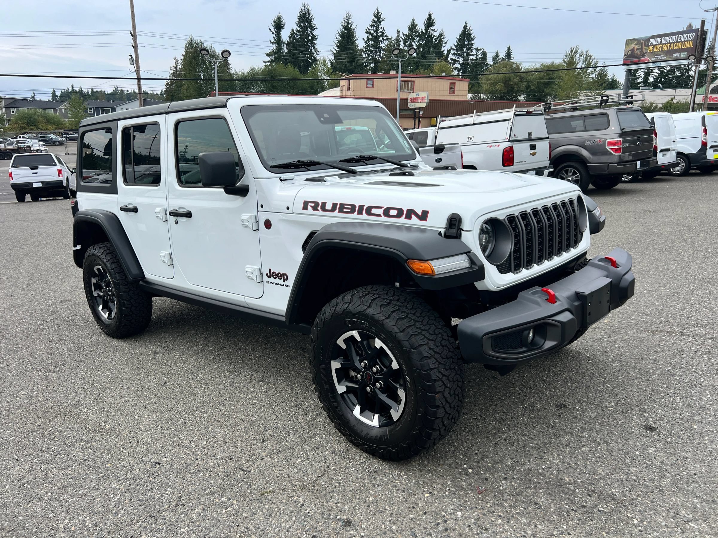 Used 2025 Jeep Wrangler Unlimited Rubicon AWD/4WD image 3