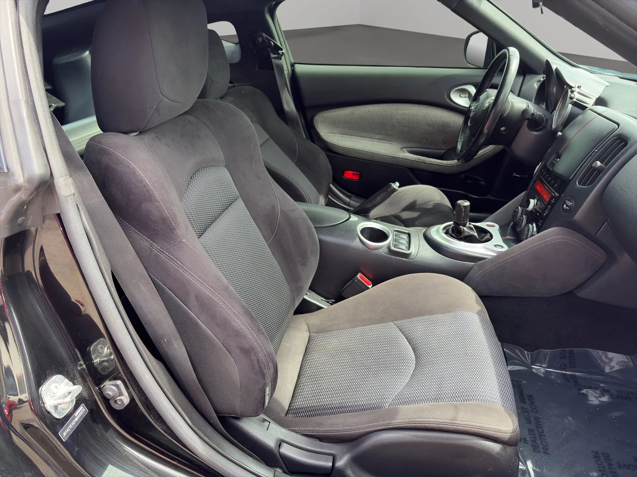 Used 2017 Nissan 370Z Coupe RWD image 17