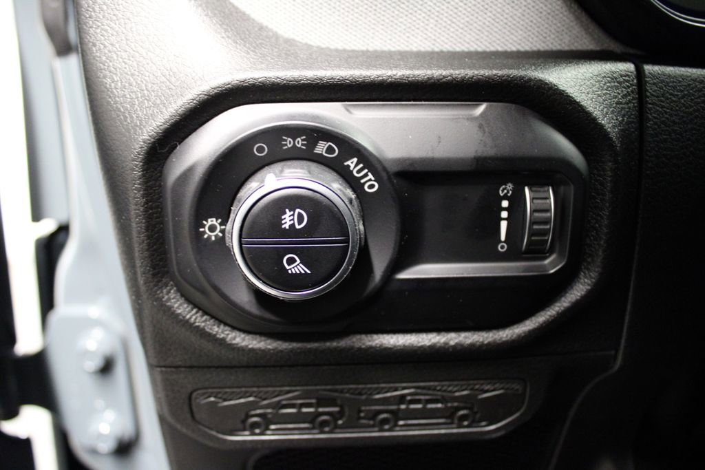 New 2025 Jeep Gladiator Sport image 13