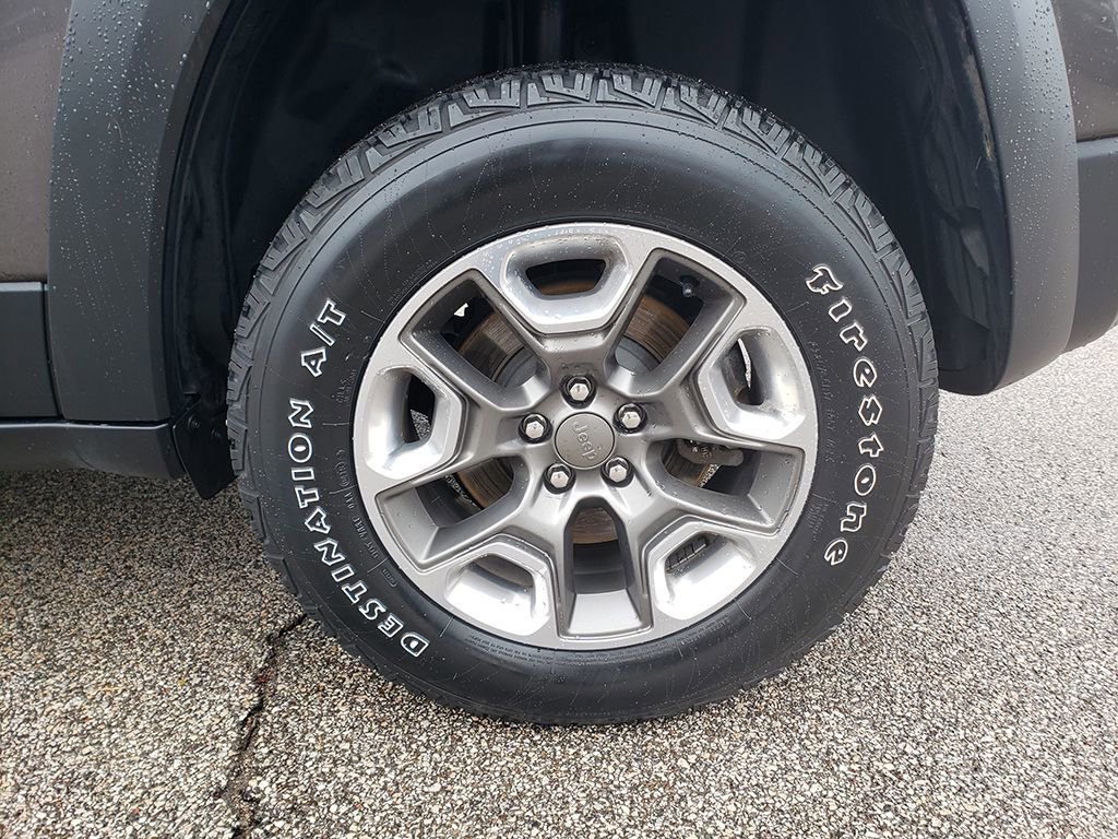Used 2019 Jeep Cherokee Trailhawk image 15