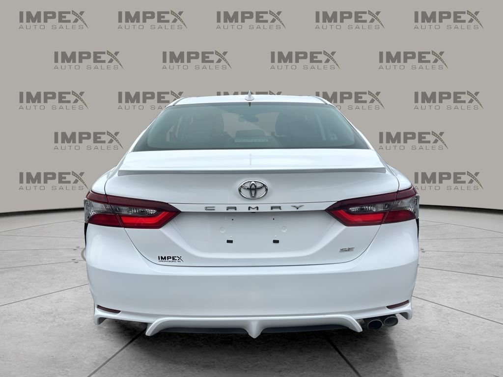 Used 2024 Toyota Camry SE image 4