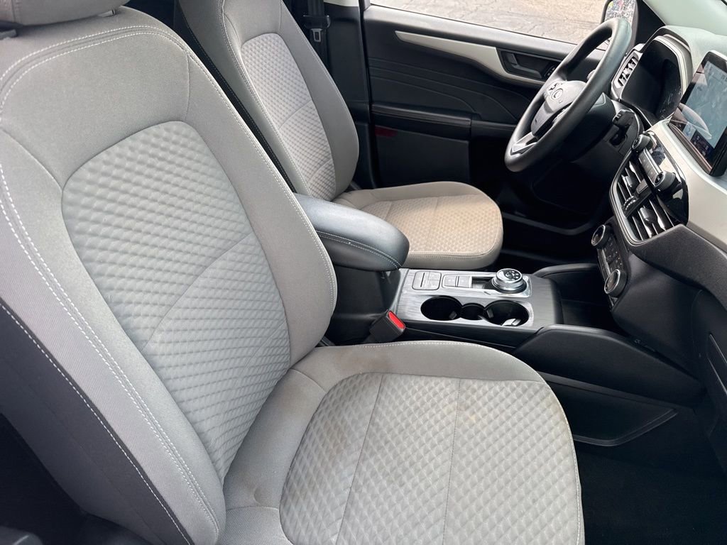 Used 2022 Ford Escape SE image 40