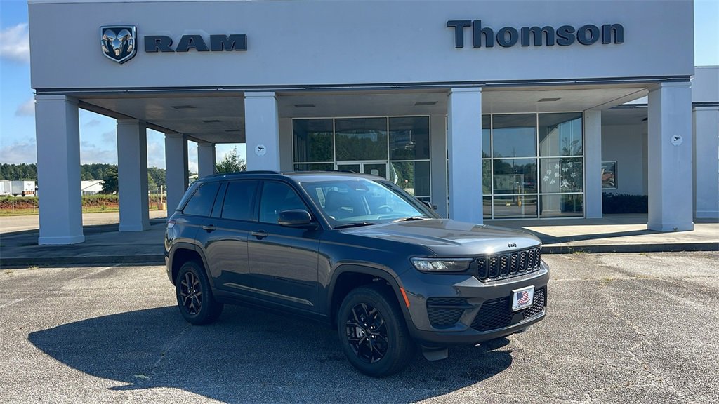 New 2025 Jeep Grand Cherokee Altitude image 2