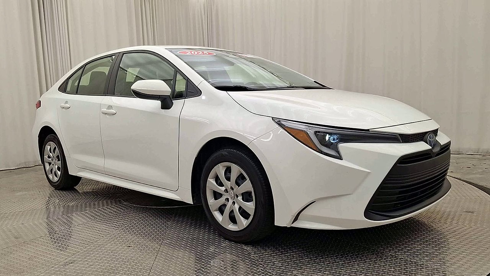 Certified 2025 Toyota Corolla LE FWD image 9