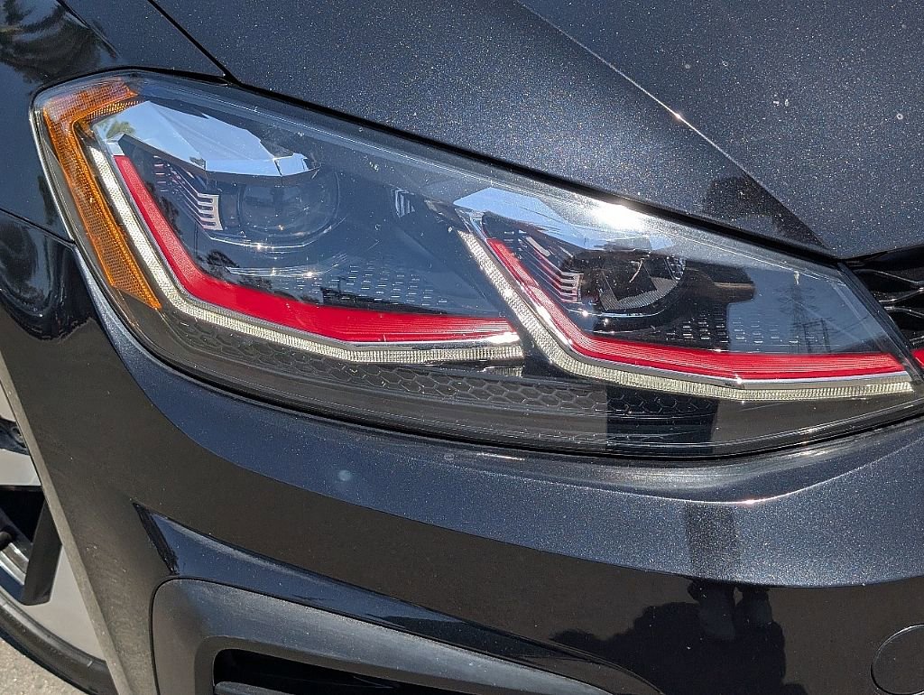 Used 2018 Volkswagen GTI SE FWD image 4