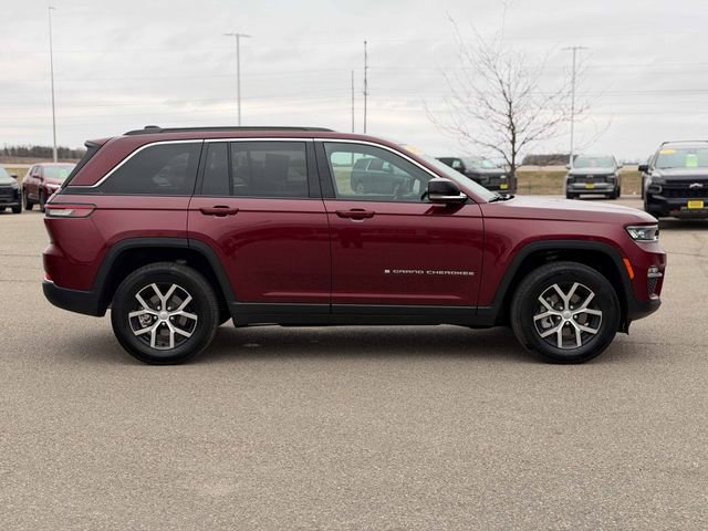 Used 2025 Jeep Grand Cherokee Limited w/ Trailer Tow Package AWD/4WD image 5