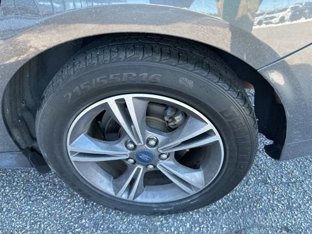 Used 2018 Ford Focus SE w/ SE Appearance Package image 11