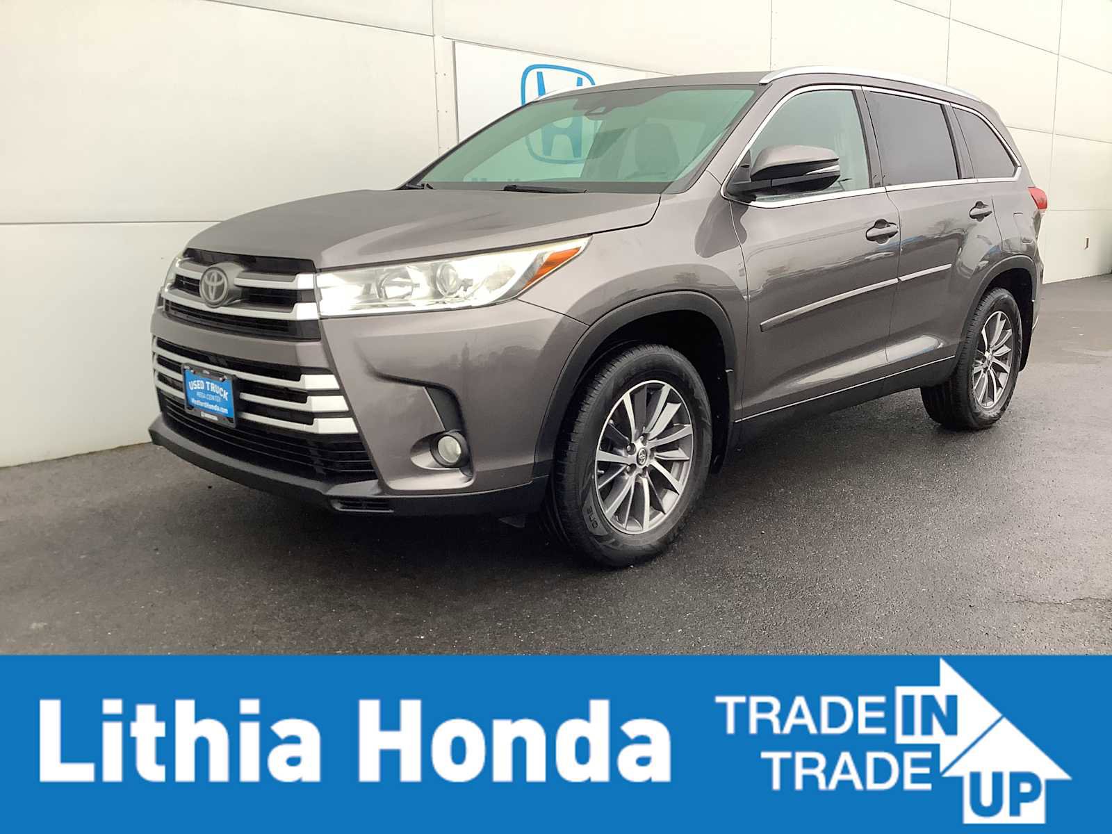 Used 2019 Toyota Highlander XLE AWD/4WD image 1