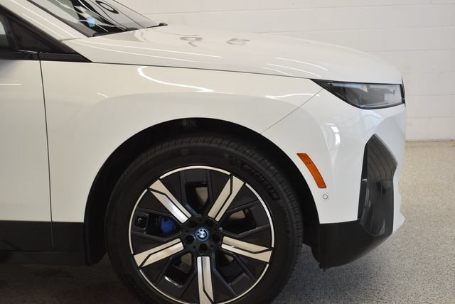 Used 2023 BMW iX xDrive50 w/ Sport Package AWD/4WD image 13