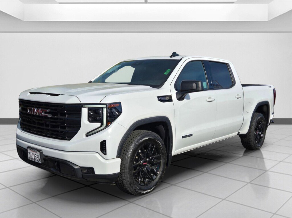 Used 2024 GMC Sierra 1500 Elevation w/ X31 Off-Road Package AWD/4WD image 9
