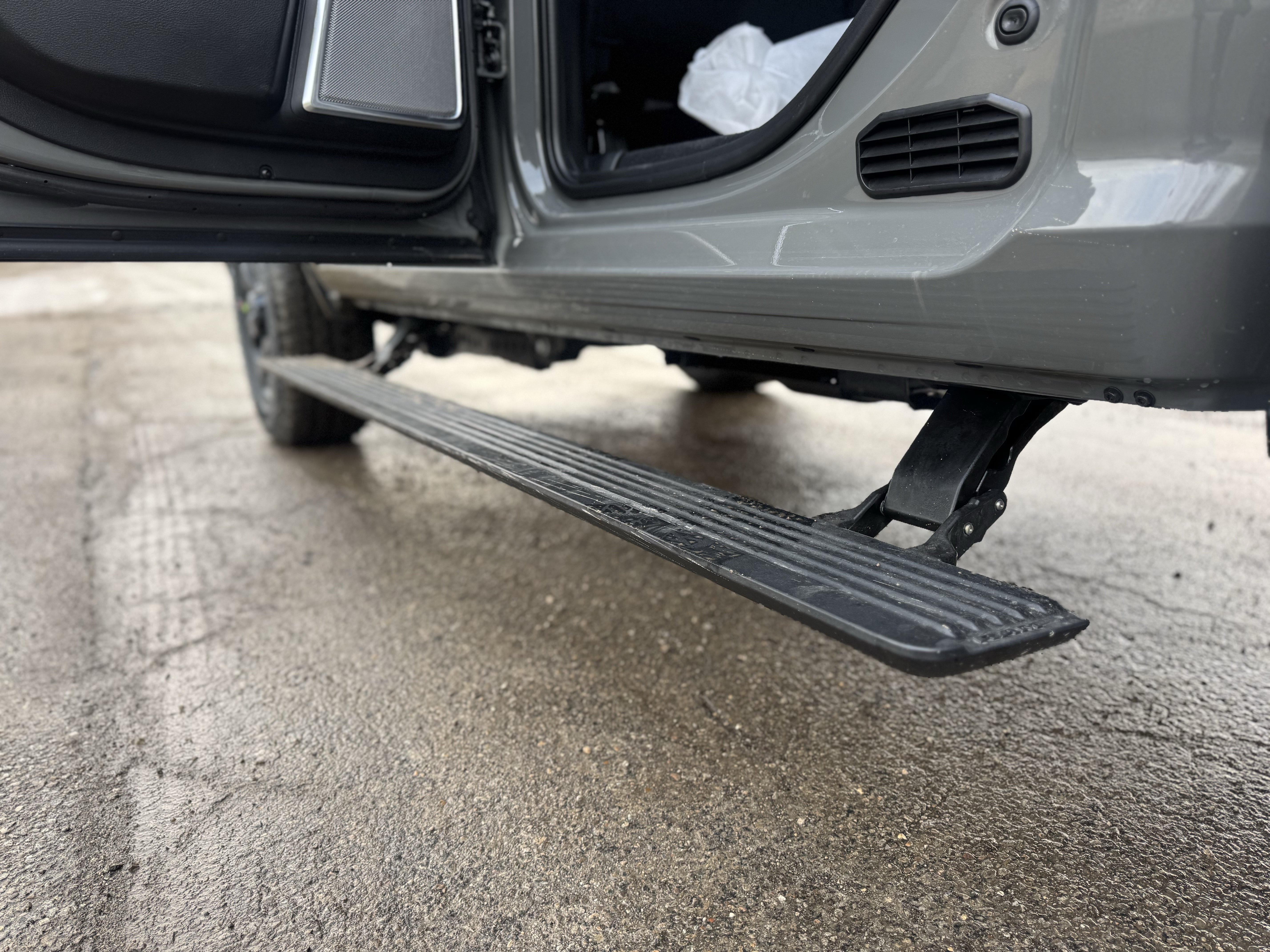 New 2026 RAM 2500 Laramie AWD/4WD image 16