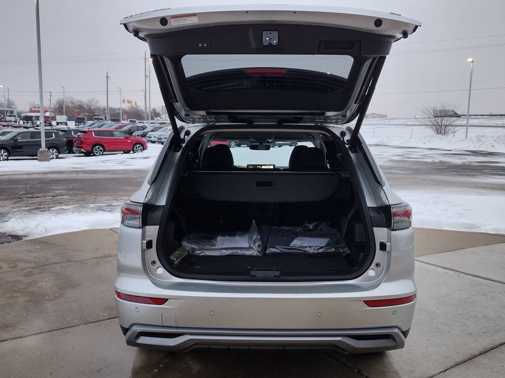 New 2026 Mitsubishi Outlander SE image 16