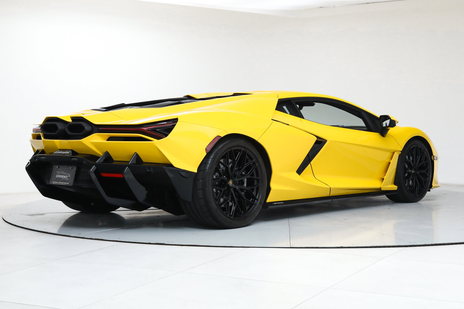 Used 2024 Lamborghini Revuelto image 7