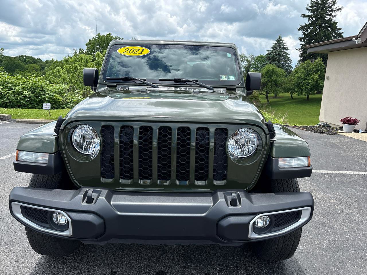 Used 2021 Jeep Gladiator Sport AWD/4WD image 2