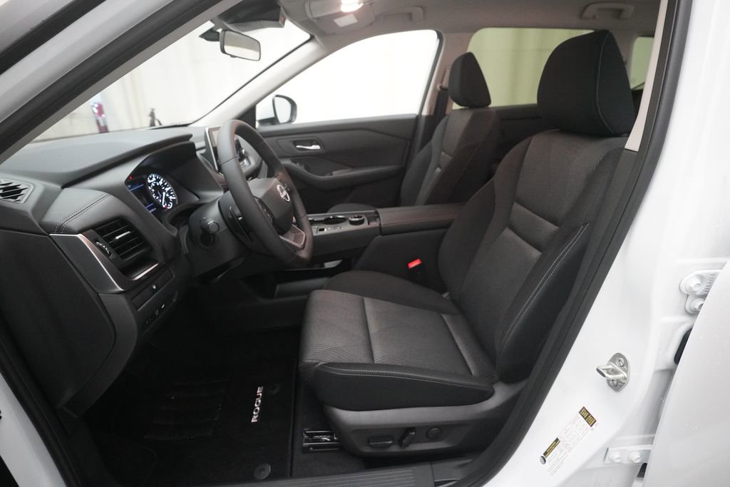 Used 2026 Nissan Rogue SV image 7