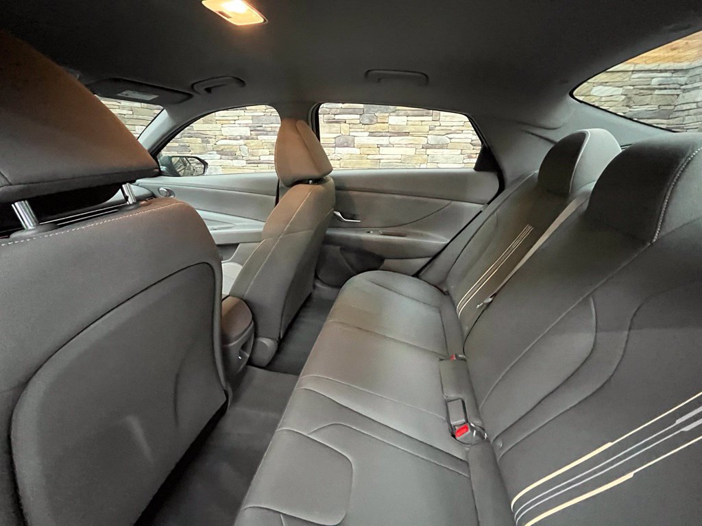Used 2025 Hyundai Elantra Hybrid FWD image 33