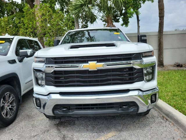 Used 2025 Chevrolet Silverado 2500 LT w/ Convenience Package AWD/4WD image 2