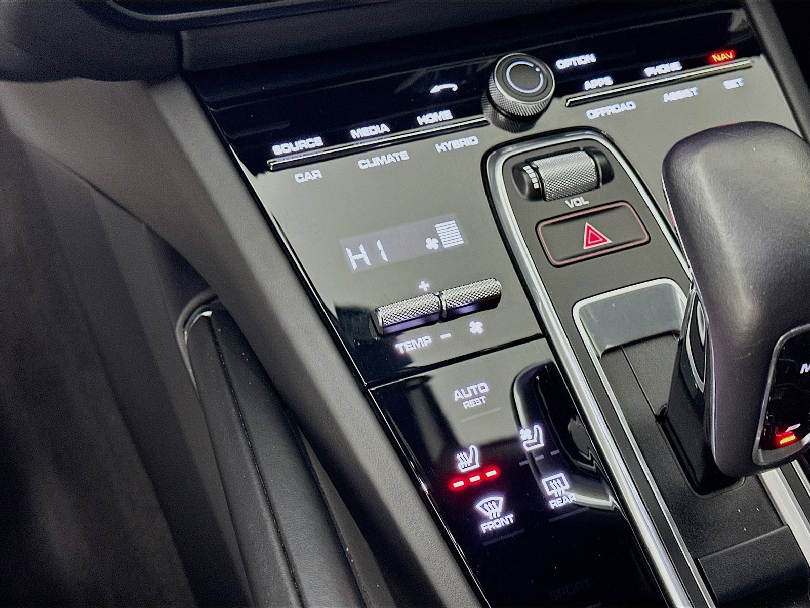 Certified 2020 Porsche Cayenne Turbo S AWD/4WD image 20