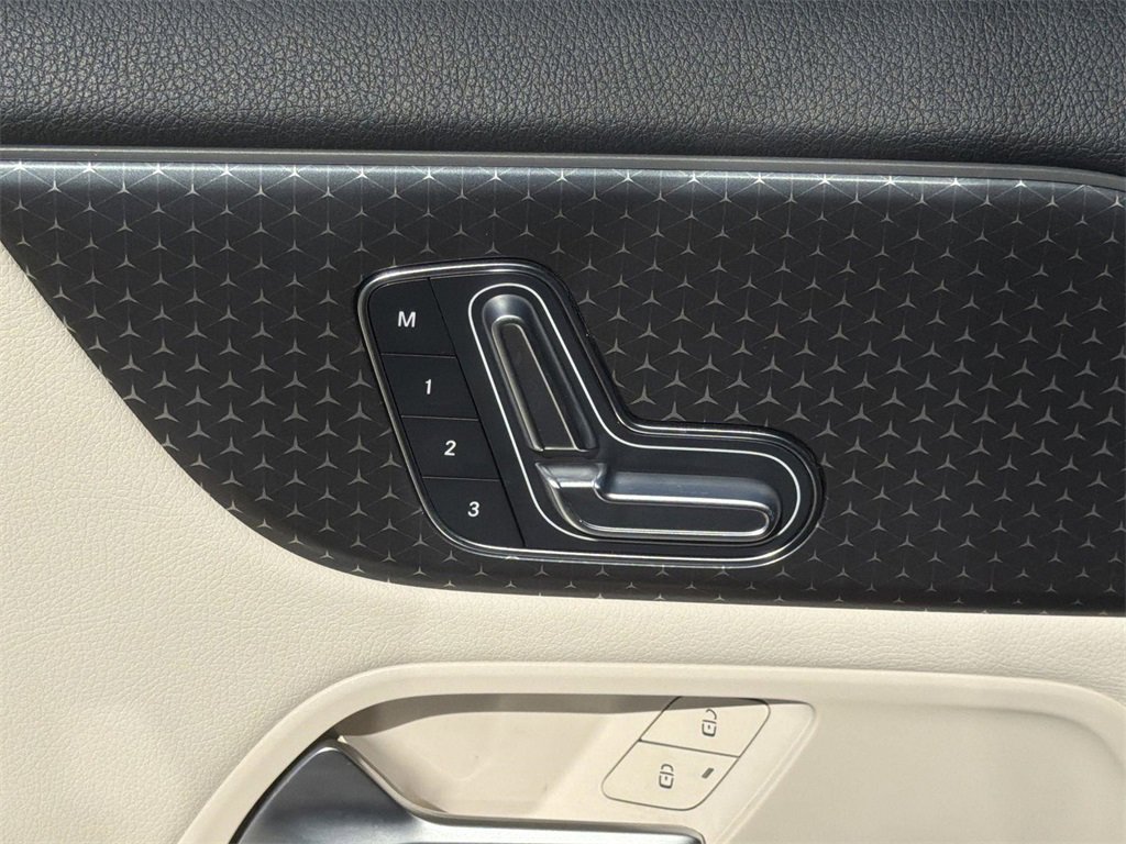 Used 2025 Mercedes-Benz GLA 250 image 21