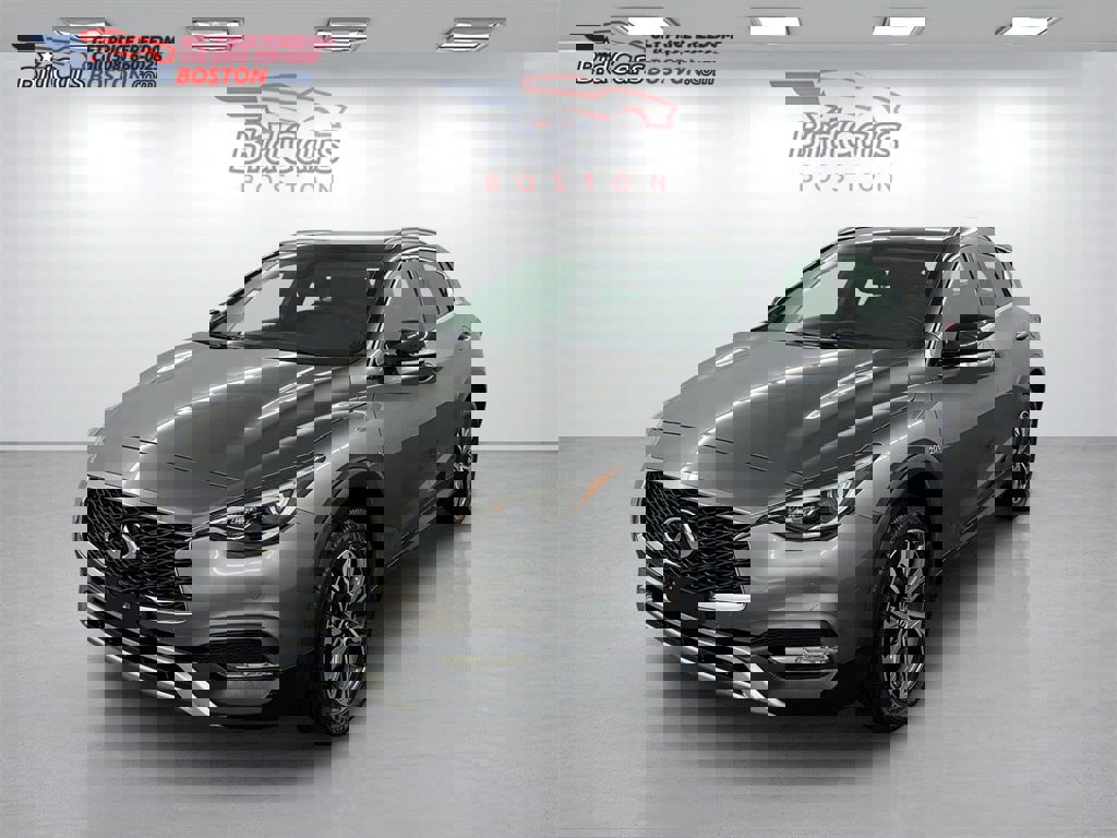 Used 2017 INFINITI QX30 Premium w/ Navigation Package image 1