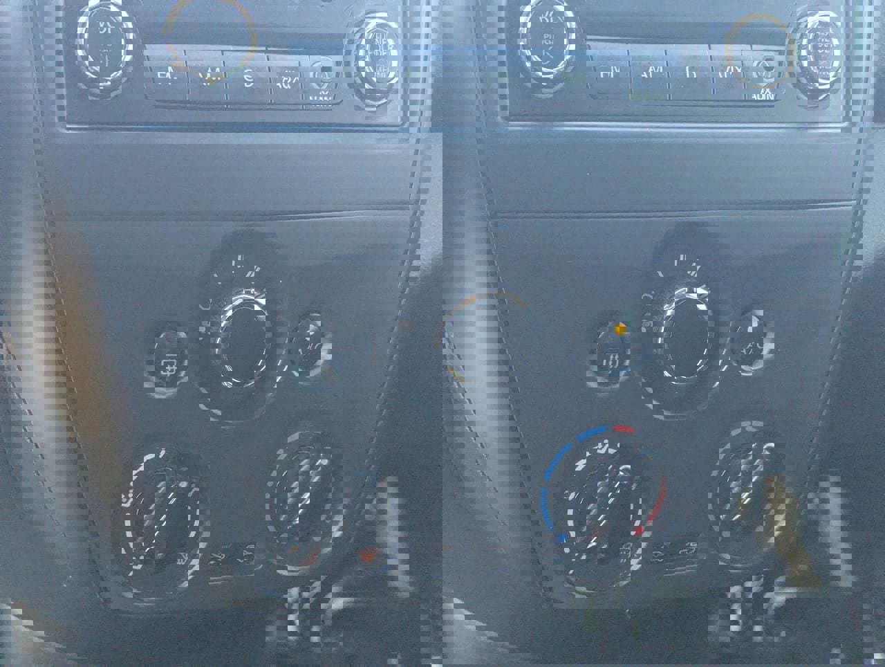 Used 2018 Nissan Versa S Plus FWD image 25