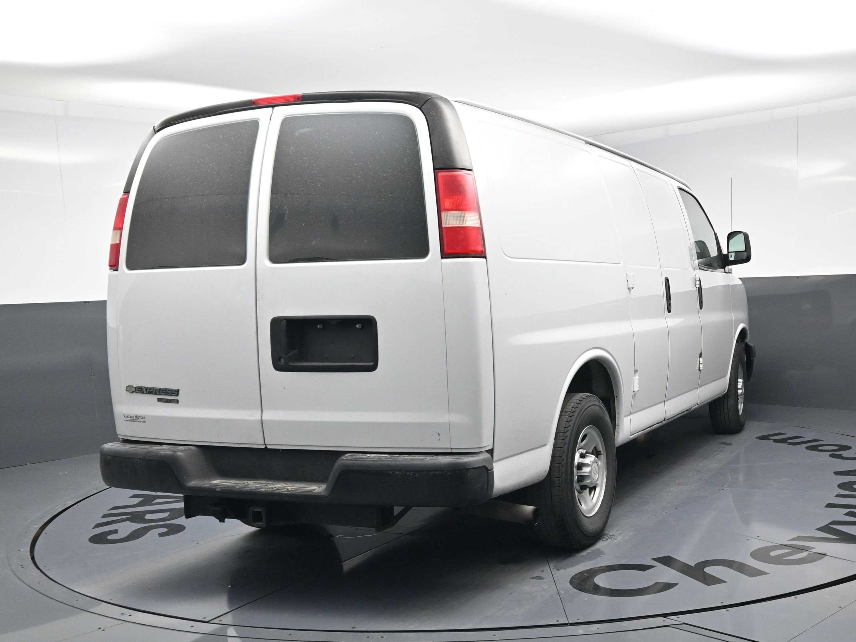 Used 2016 Chevrolet Express 2500 image 9