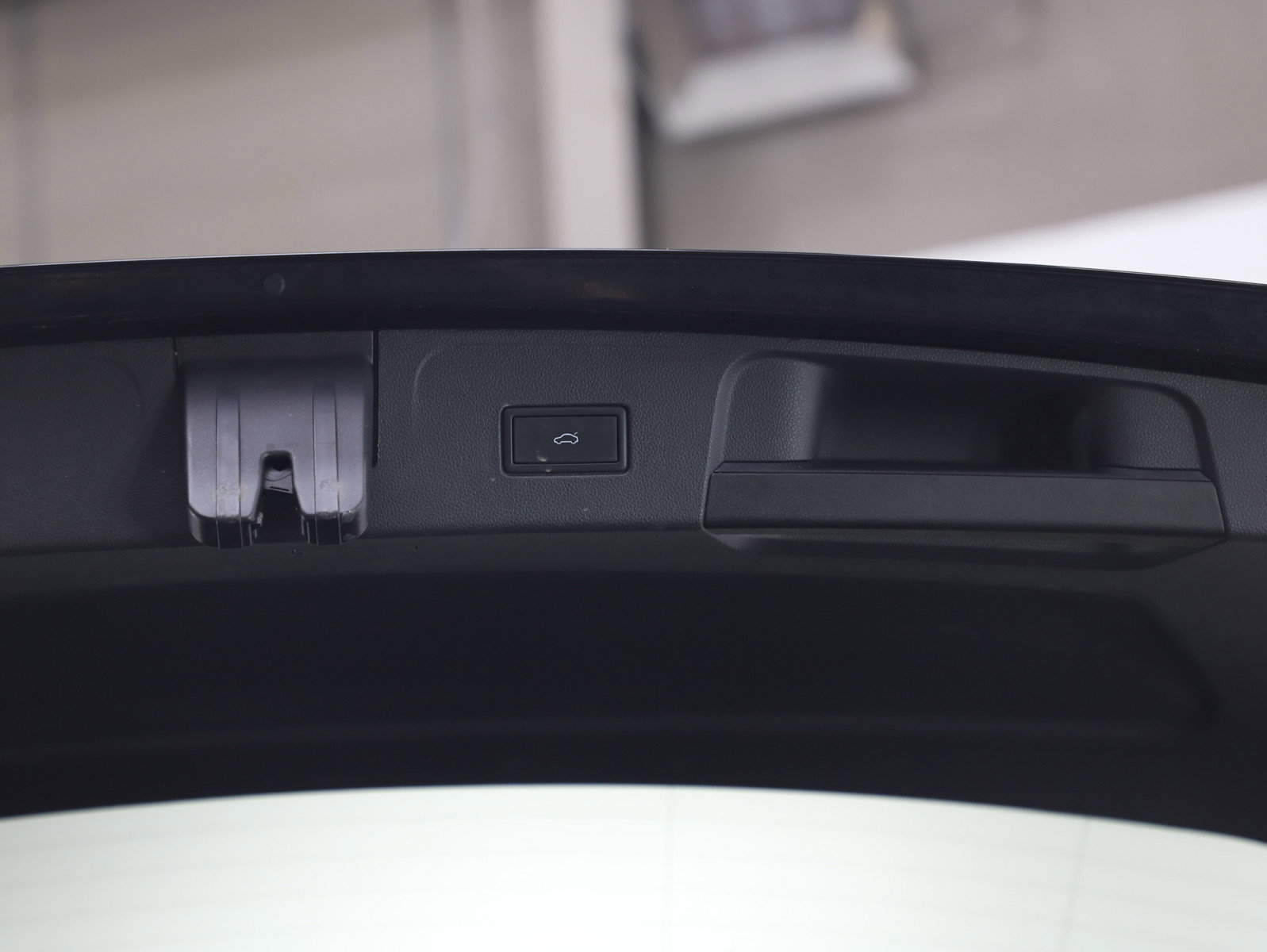 Used 2021 Volkswagen Atlas SEL Premium w/ MDO Package (Bench Seat) image 11