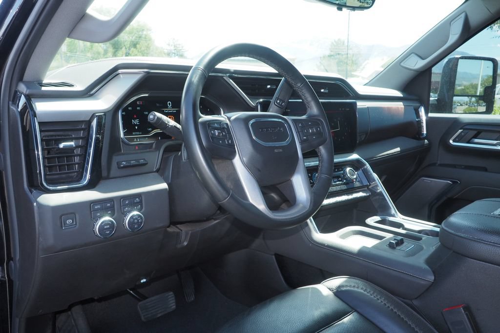 Used 2025 GMC Sierra 3500 Denali w/ Technology Package AWD/4WD image 12