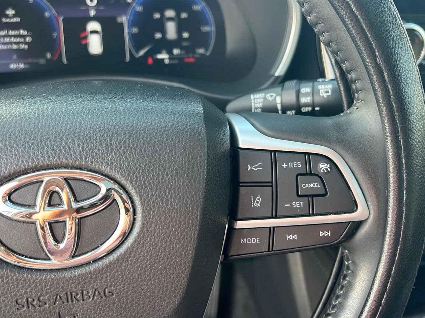 Used 2023 Toyota Highlander Limited image 22