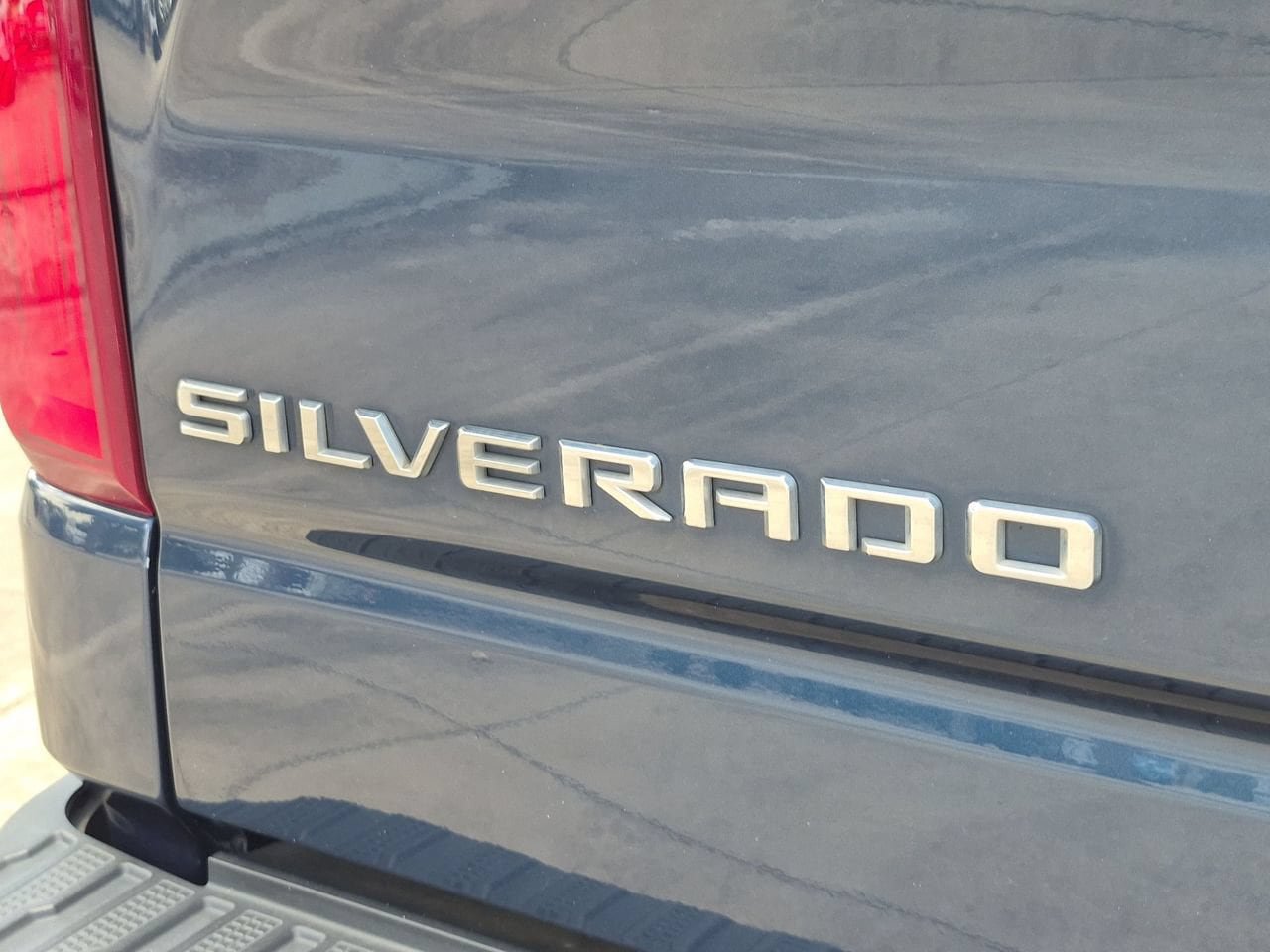 Used 2020 Chevrolet Silverado 1500 High Country w/ Technology Package AWD/4WD image 6