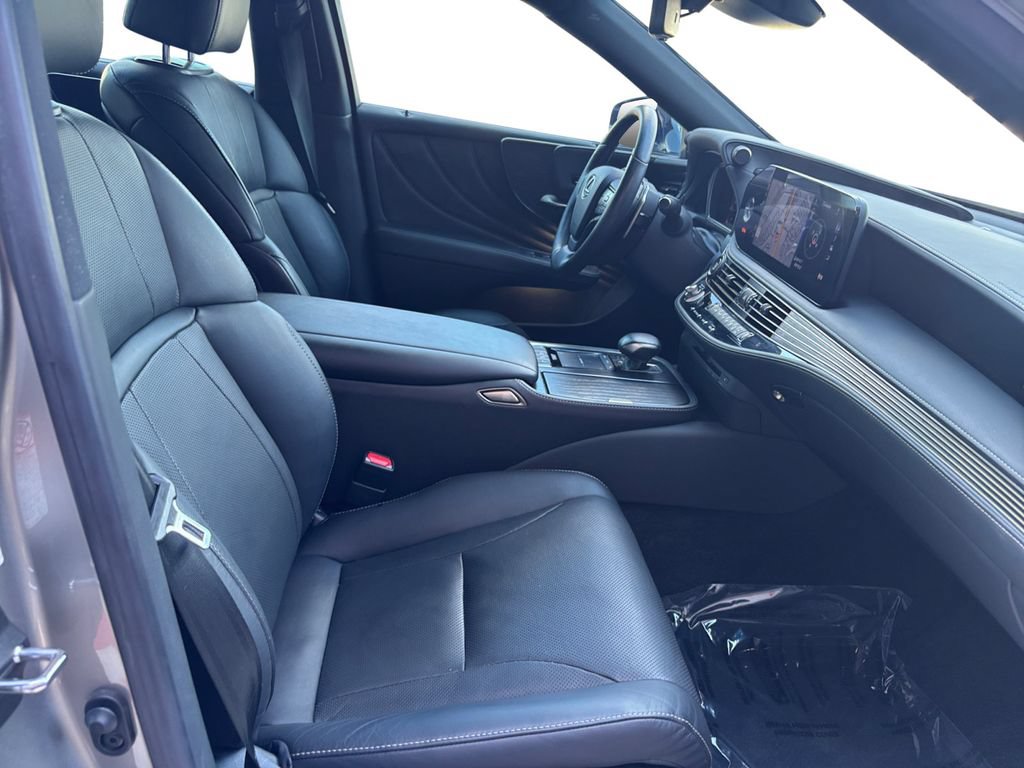 Used 2021 Lexus LS 500 RWD image 16