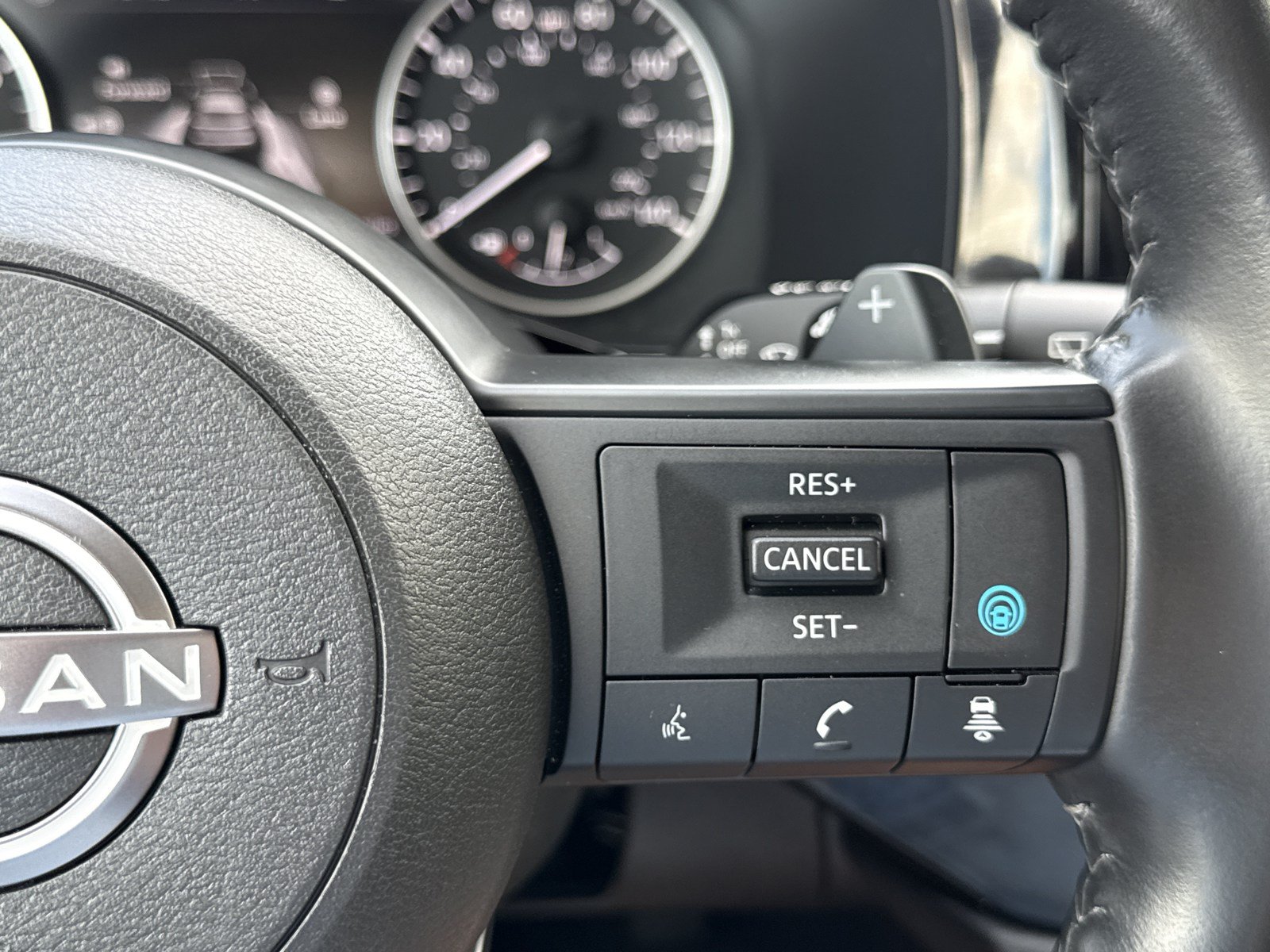 Used 2025 Nissan Pathfinder SV FWD image 22