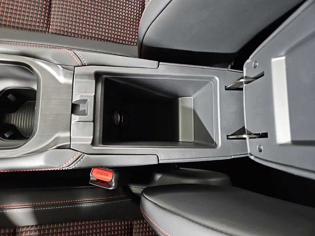 New 2025 Nissan Kicks SR image 24