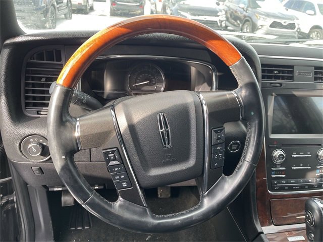 Used 2017 Lincoln Navigator Select image 5