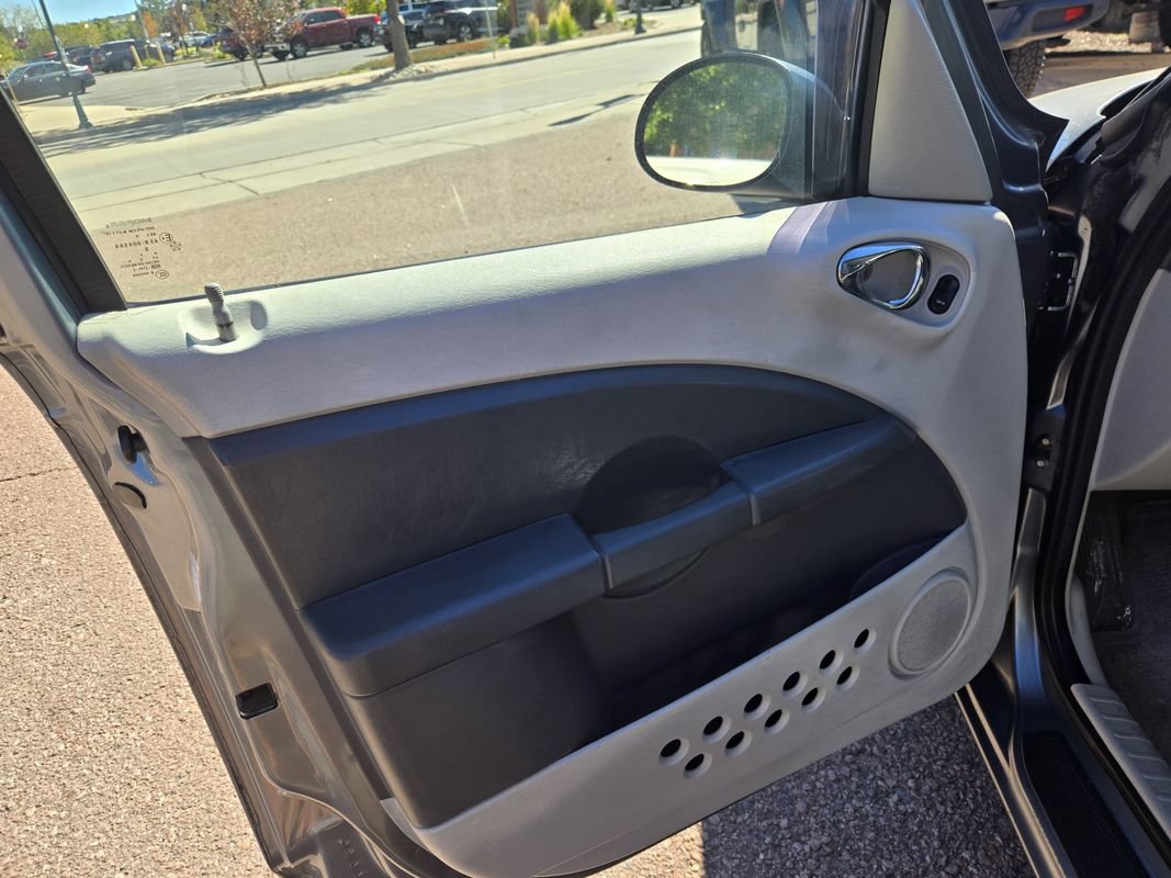 Used 2009 Chrysler PT Cruiser Touring FWD image 15