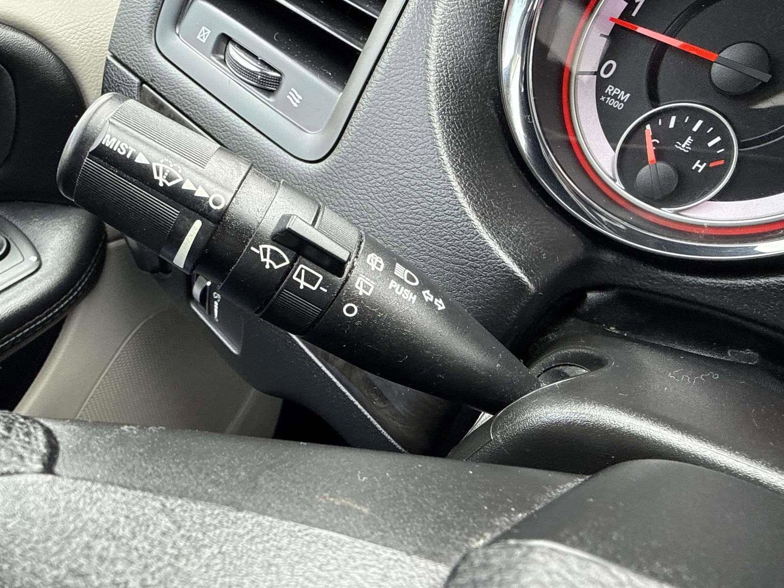 Used 2019 Dodge Grand Caravan SE w/ UConnect Hands-Free Group image 15