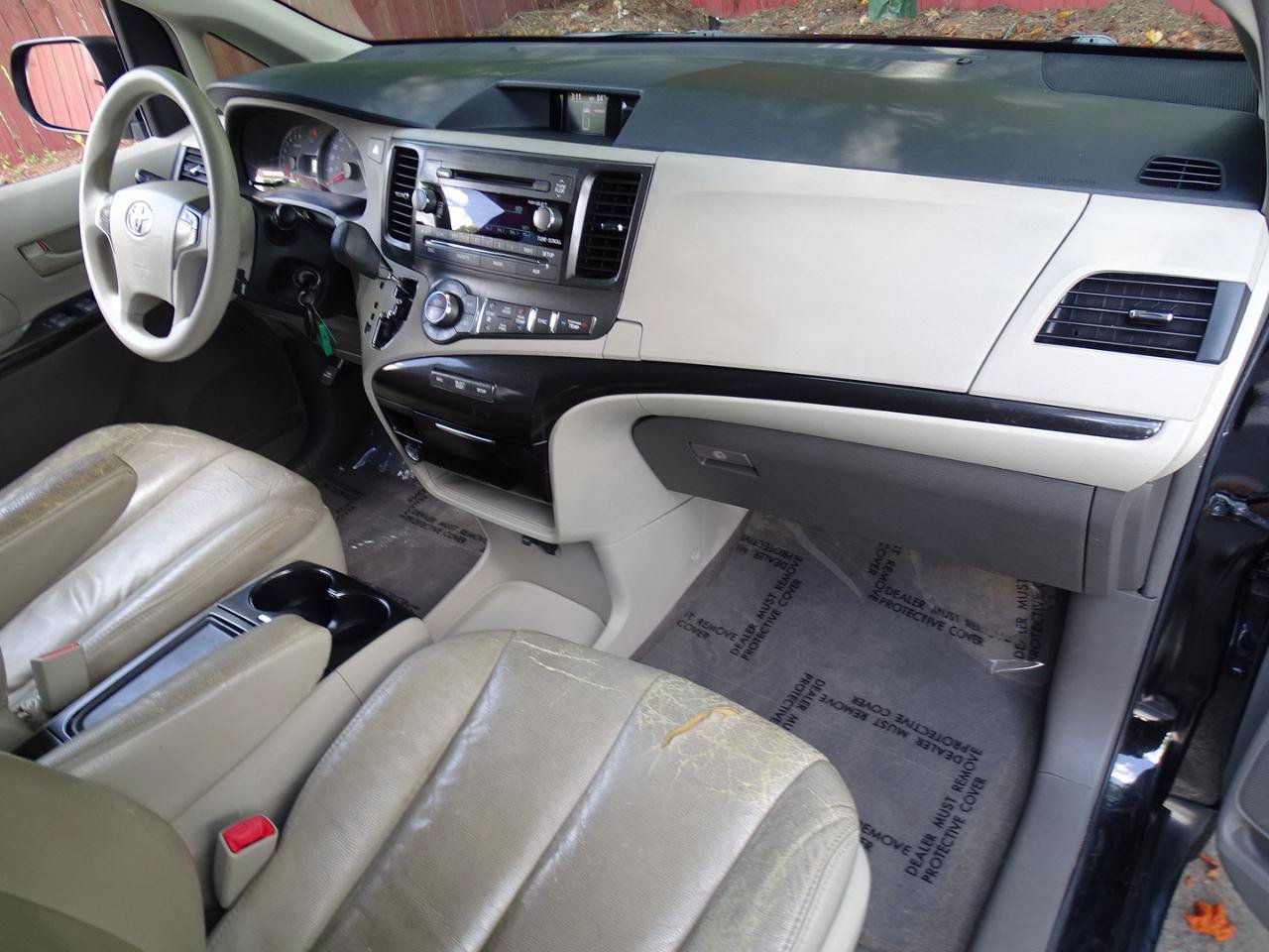 Used 2014 Toyota Sienna LE FWD image 34