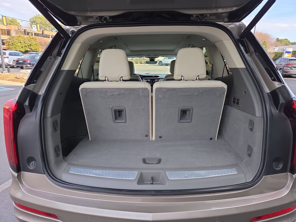 Used 2022 Cadillac XT6 Premium Luxury w/ Technology Package image 16