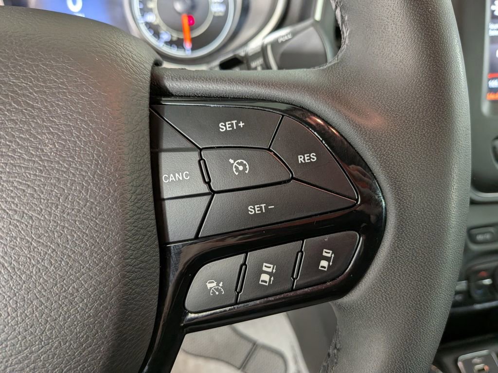 Certified 2023 Jeep Cherokee Altitude Lux image 24