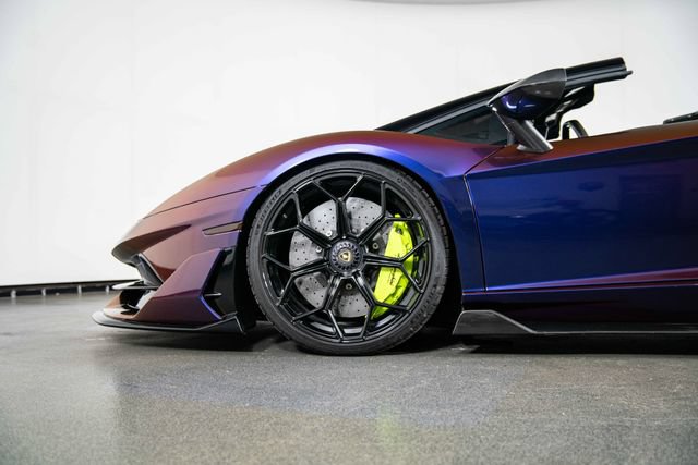Used 2021 Lamborghini Aventador SVJ AWD/4WD image 13
