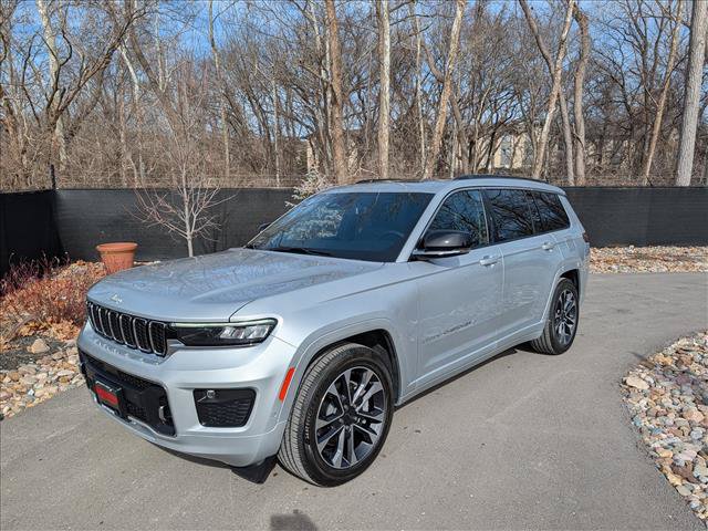 Used 2025 Jeep Grand Cherokee L Overland w/ Luxury Tech Group IV AWD/4WD image 1
