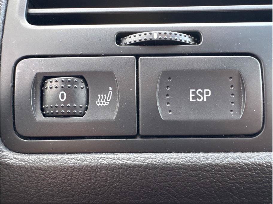 Used 2004 Volkswagen R32 AWD/4WD image 22