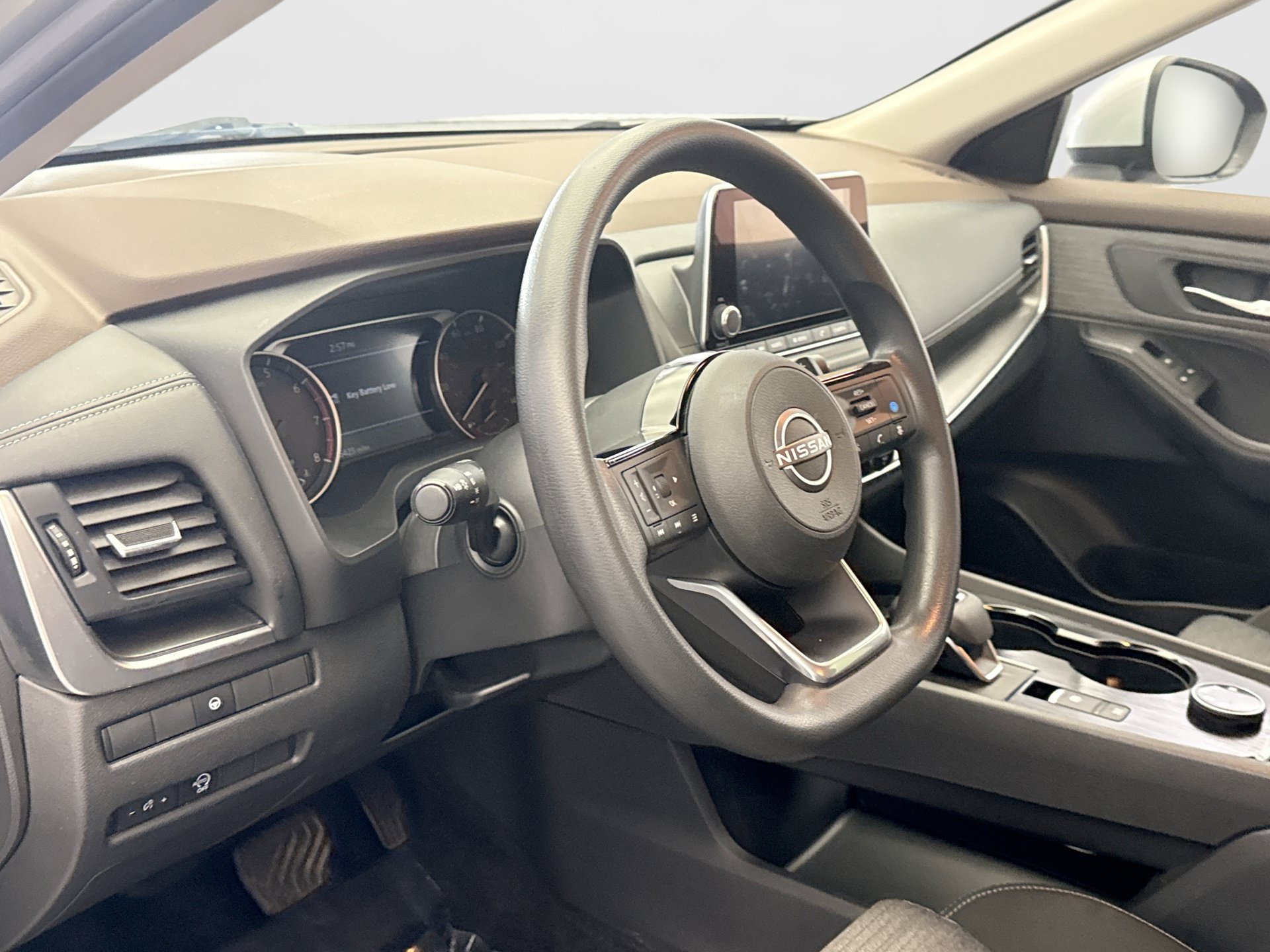 Used 2023 Nissan Rogue SV AWD/4WD image 10