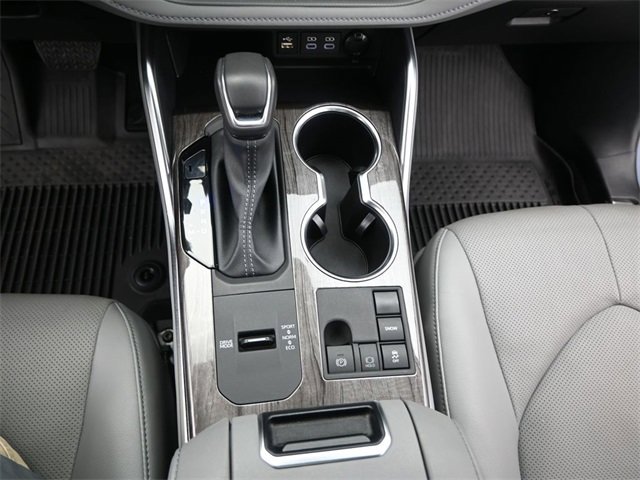 Used 2024 Toyota Highlander Platinum image 10