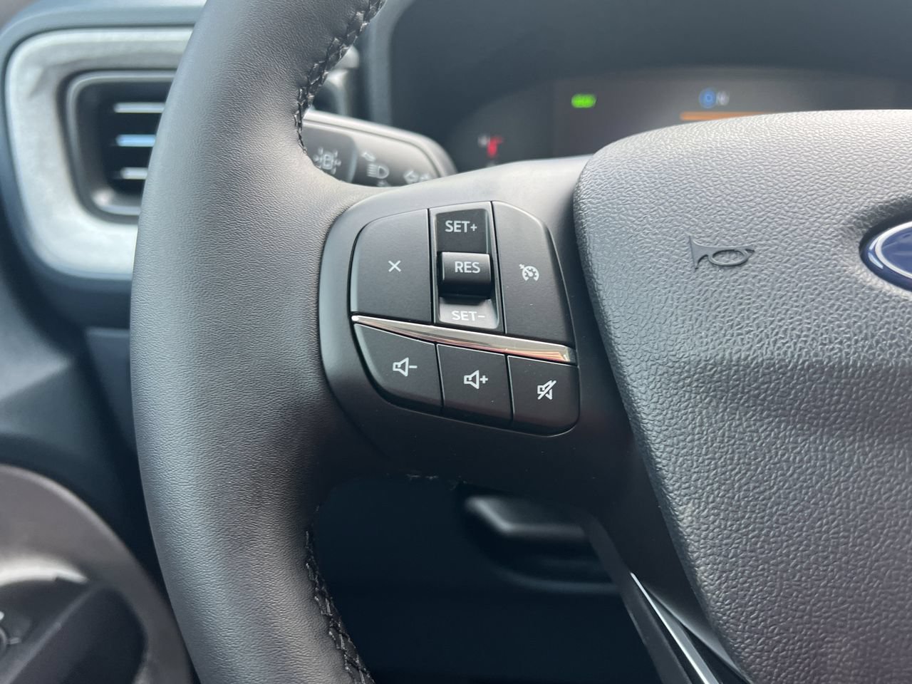 New 2025 Ford Maverick XLT w/ XLT Luxury Package FWD image 10