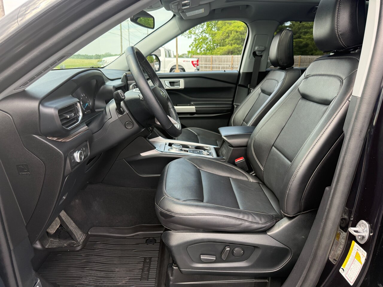 Used 2022 Ford Explorer Limited w/ Class IV Trailer Tow Package AWD/4WD image 10