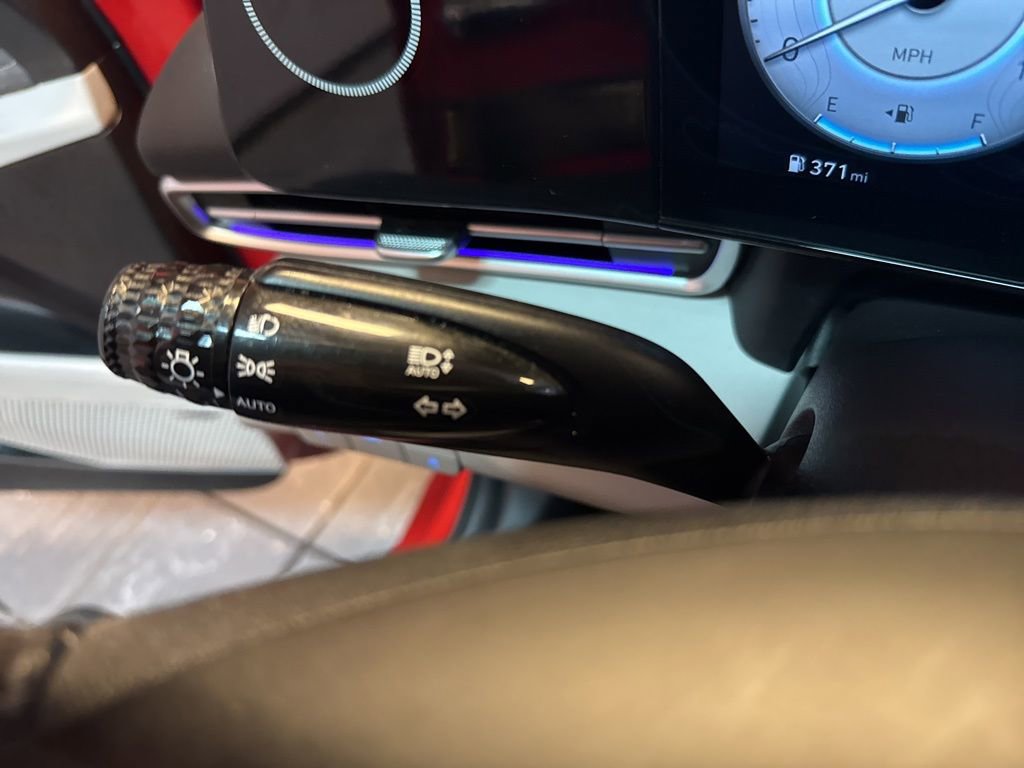 Used 2021 Hyundai Elantra Limited image 31